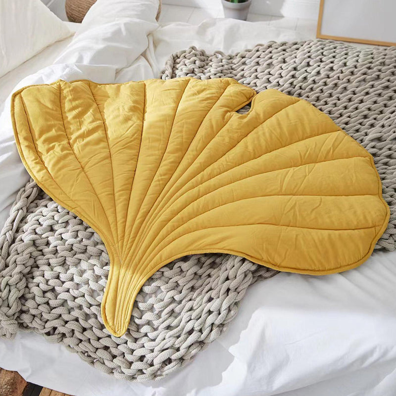 Washable Leaf Shaped Warm and Cozy Indoor Cotton Pet Blanket_8
